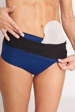 Cargar imagen en el visor de la galería, Braguita Bikini Ostomía Cintura Alta - Azul Marino Con Bolsillo Interno