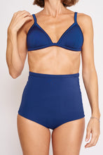 Cargar imagen en el visor de la galería, Braguita Bikini Ostomía Cintura Alta - Azul Marino